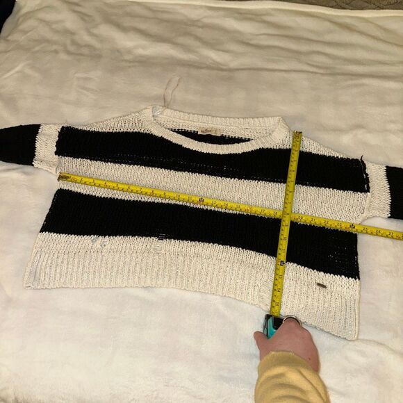 Hollister Size Small Black White Stripe Crop Sweater Intentionally Distressed - Picture 8 of 9